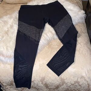 Yogalicious Black and Gray Leggings Size XL